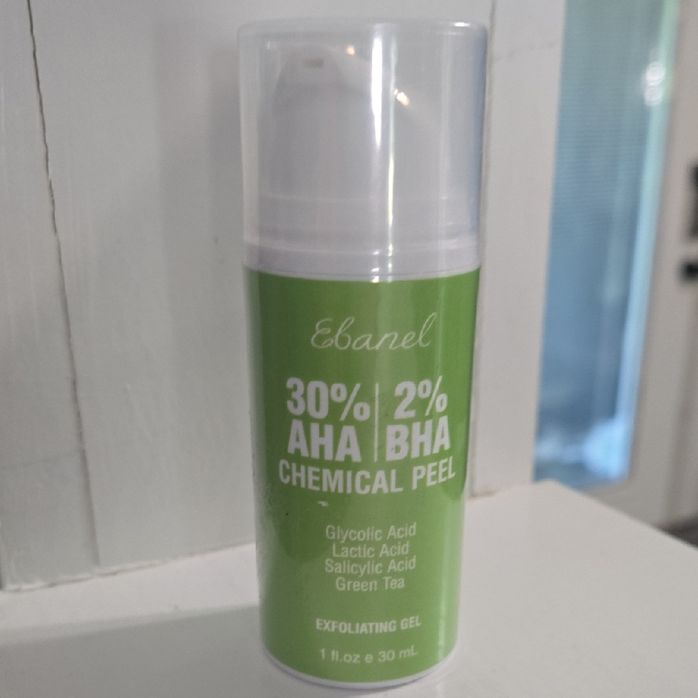 Green and White Skincare Peel